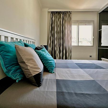 Hostiguest Coliving Leon Y Castillo Лас-Пальмас-де-Гран-Канария Экстерьер фото
