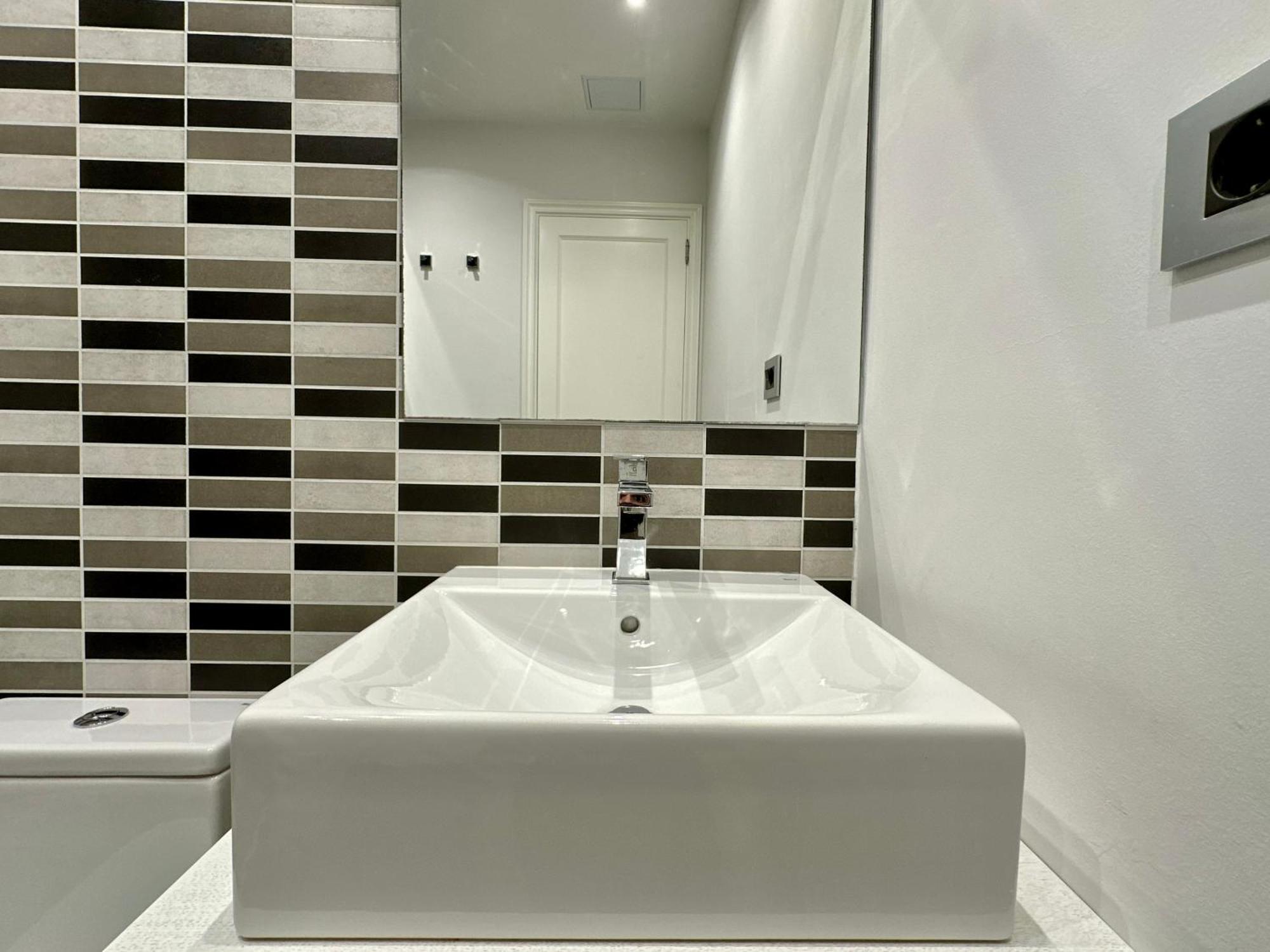 Hostiguest Coliving Leon Y Castillo Лас-Пальмас-де-Гран-Канария Экстерьер фото