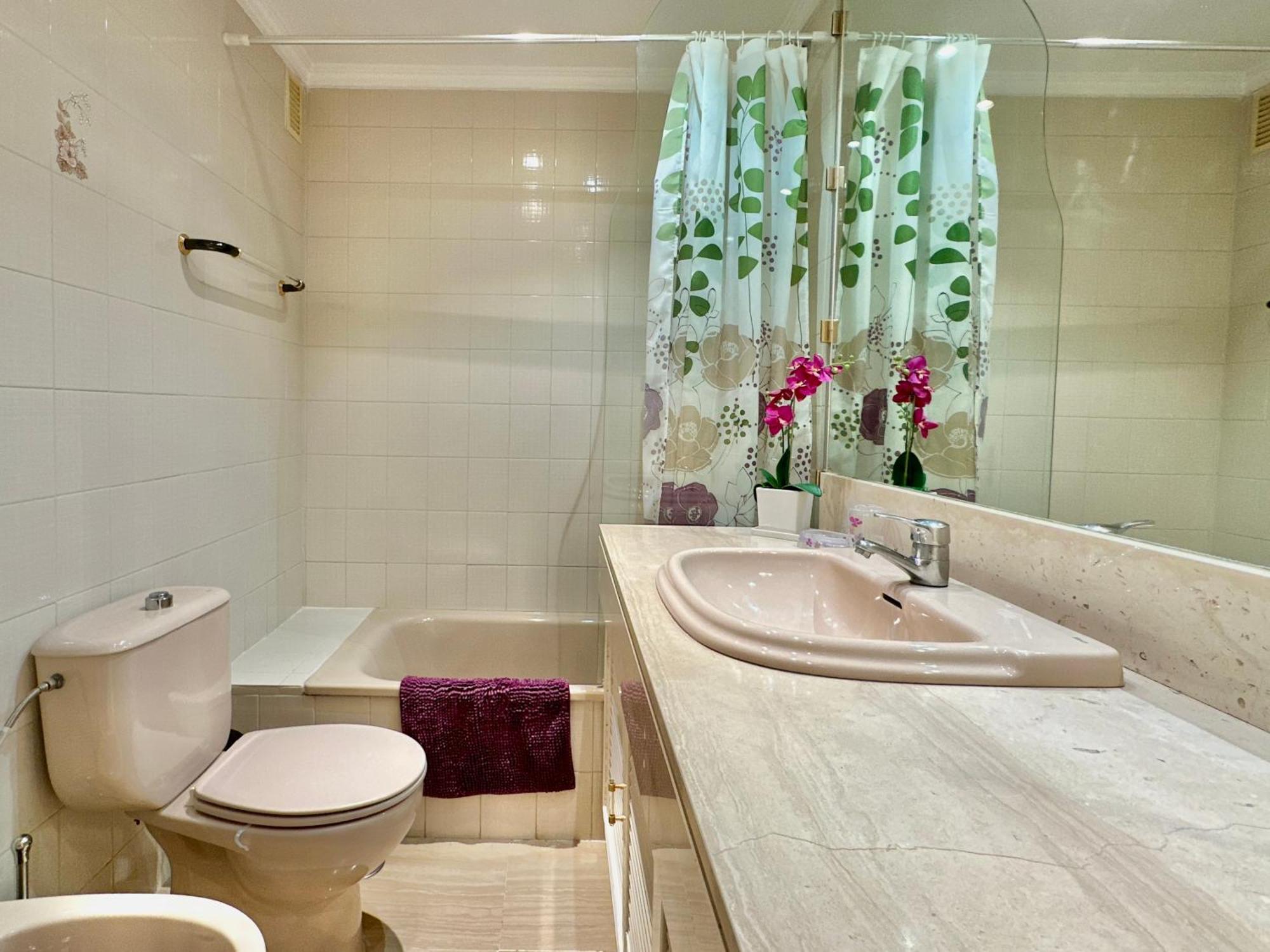 Hostiguest Coliving Leon Y Castillo Лас-Пальмас-де-Гран-Канария Экстерьер фото