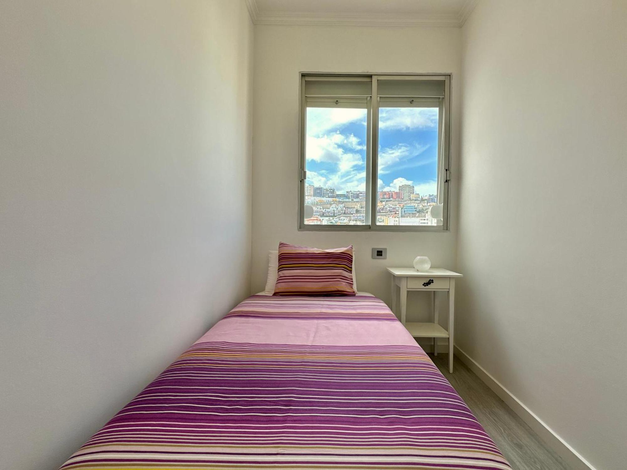 Hostiguest Coliving Leon Y Castillo Лас-Пальмас-де-Гран-Канария Экстерьер фото